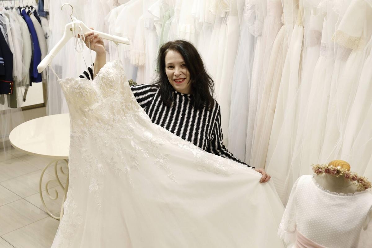 Ana Crespo, responsable de esta emblemática tienda de trajes de novia.