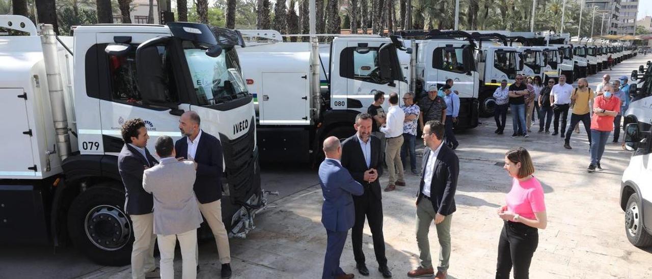 La presentación de los nuevos camiones de recogida de basura de Elche