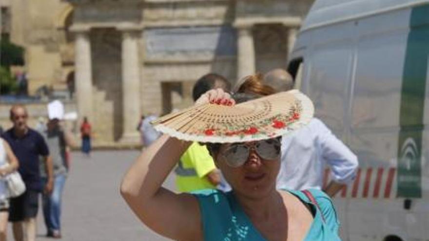 Salud activa la máxima alerta sanitaria hasta el domingo por la ola de calor