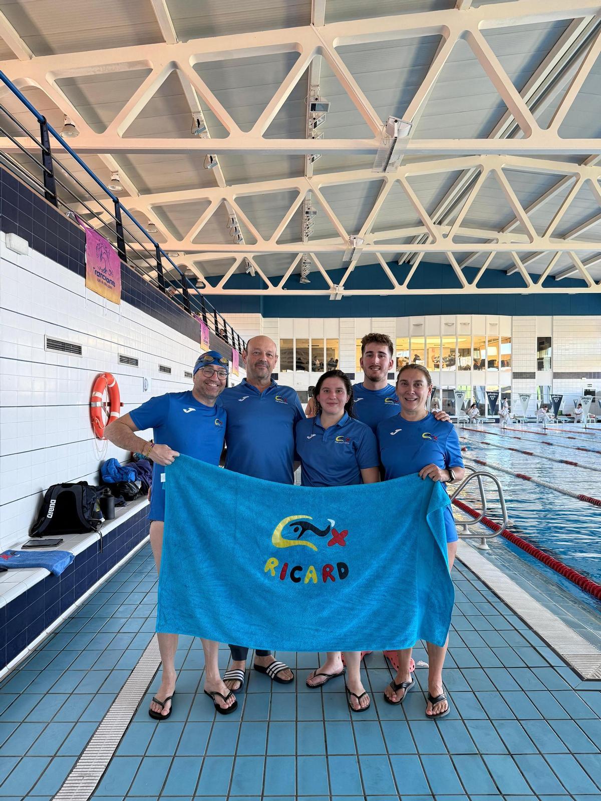 Nadadores del CN Xàtiva en la piscina de Alzira, en la jornada para masters.
