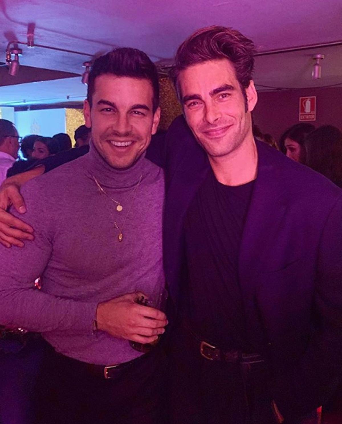 Blanca celebra su cumple: Mario Casas y Jon Kortajarena