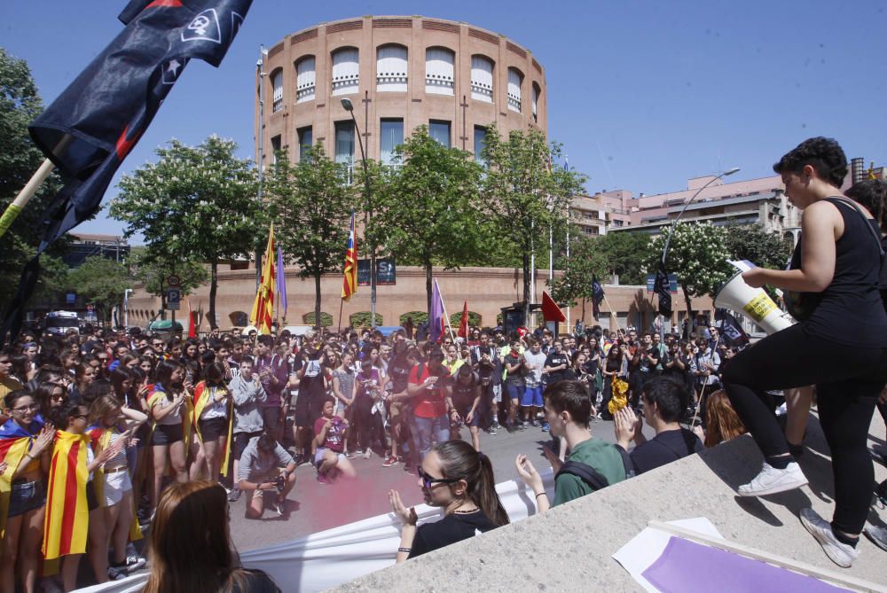 Manifestació d''estudiants universitaris a Girona