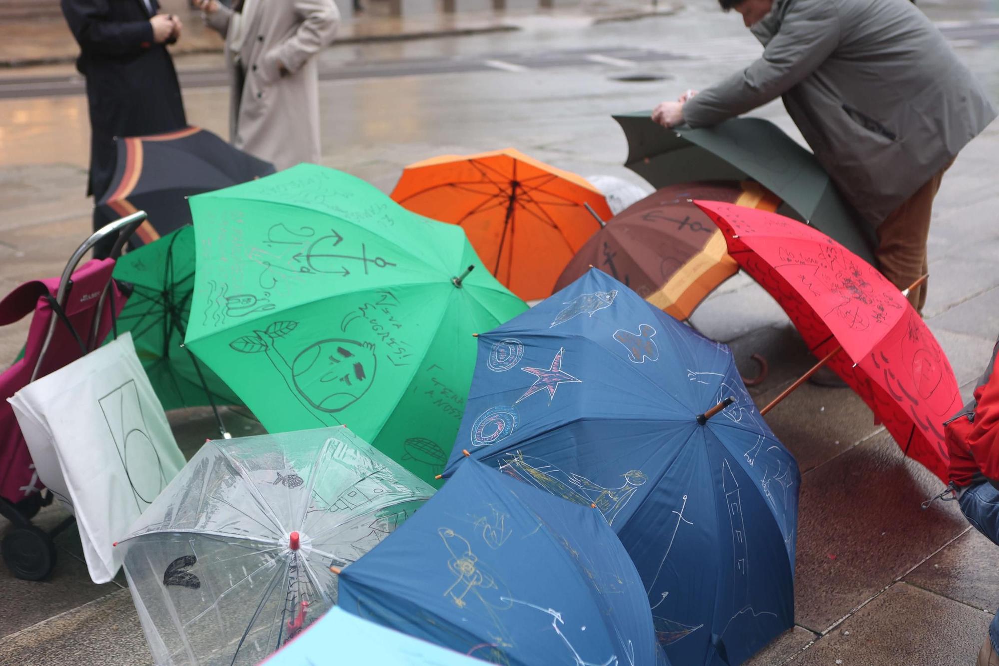Pintada de paraguas en honor a Urbano Lugrís