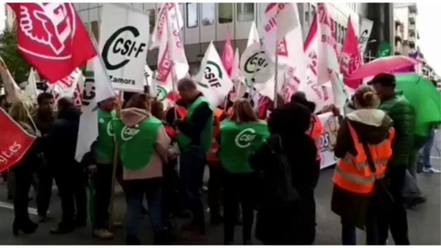 Protesta de los funcionarios de la Junta en Zamora por el incumplimiento de las 35 horas