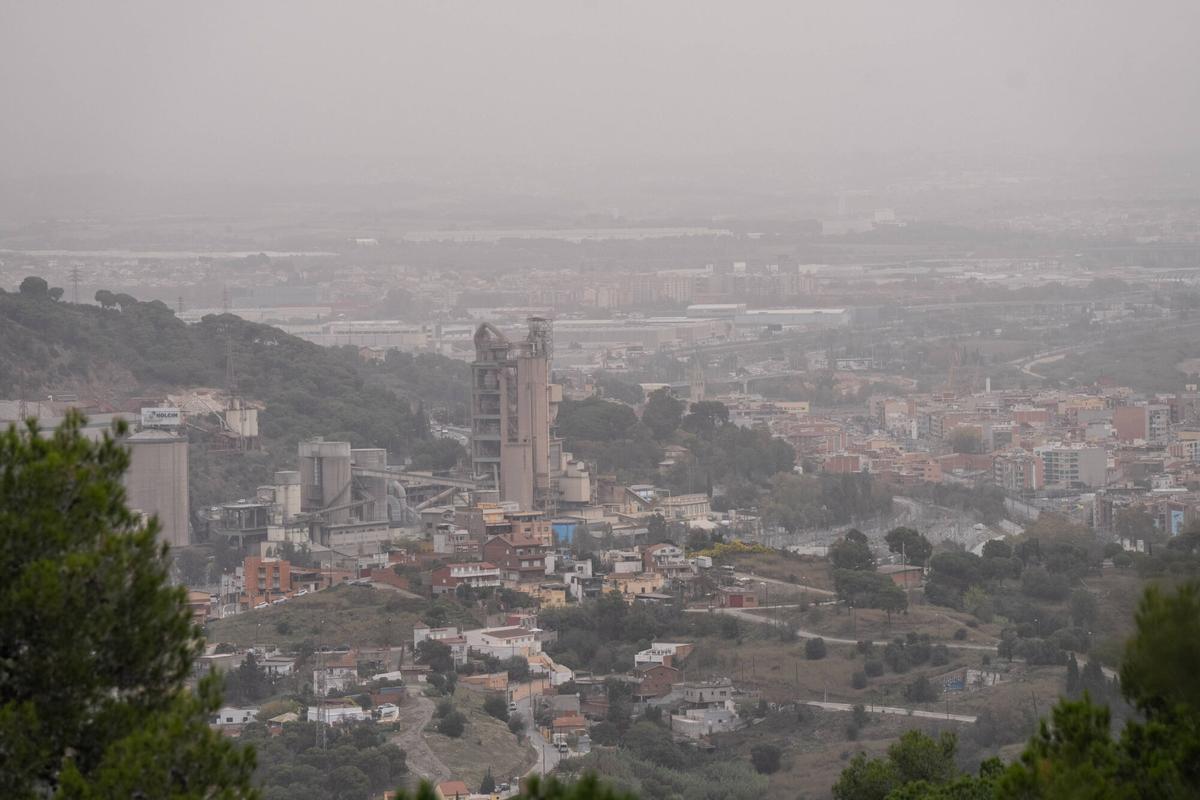 La calitja, la pols en suspensió procedent del nord d'Àfrica, arriba a Barcelona
