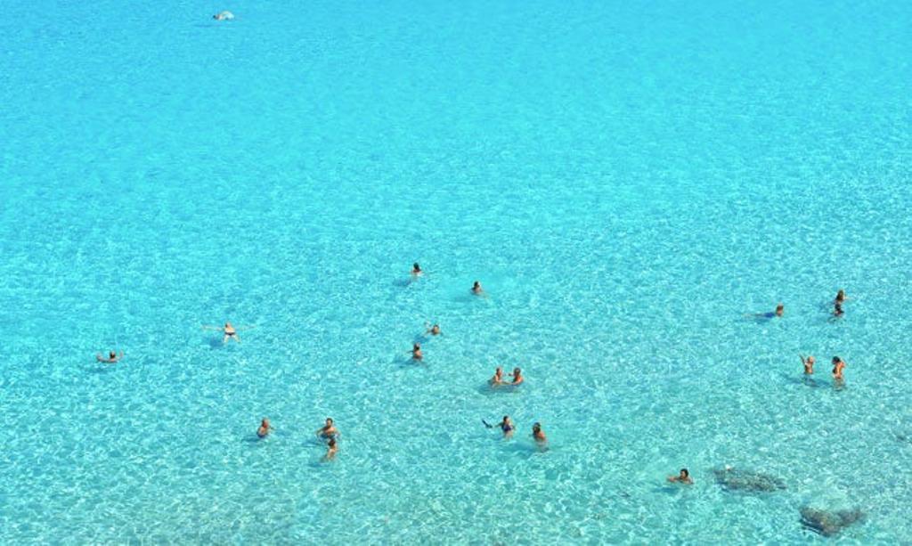 La Cala Rosa, una de las calas transparentes de la isla de Favignana, en Sicilia