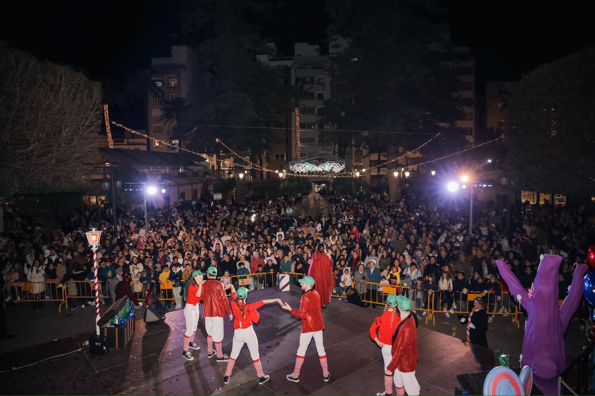 Cullera da la bienvenida a la Navidad