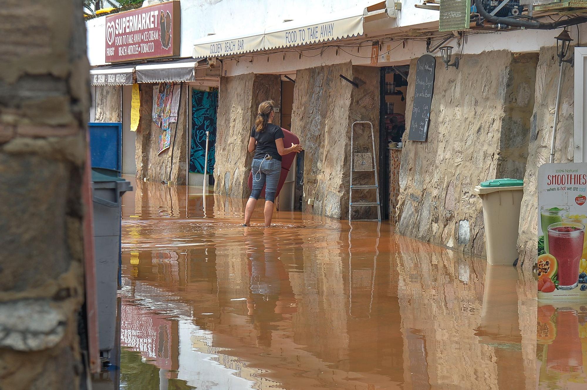 Dia después de la lluvia en Puerto Rico y Playa del Inglés