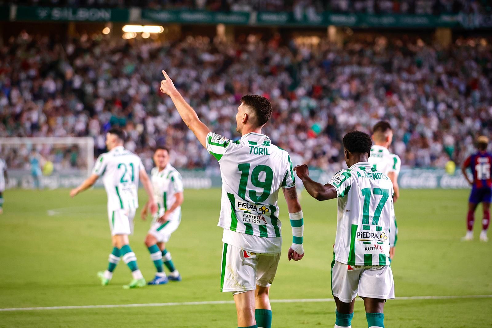 El Córdoba CF vuelve a Segunda / Las mejores imágenes de una noche para la historia