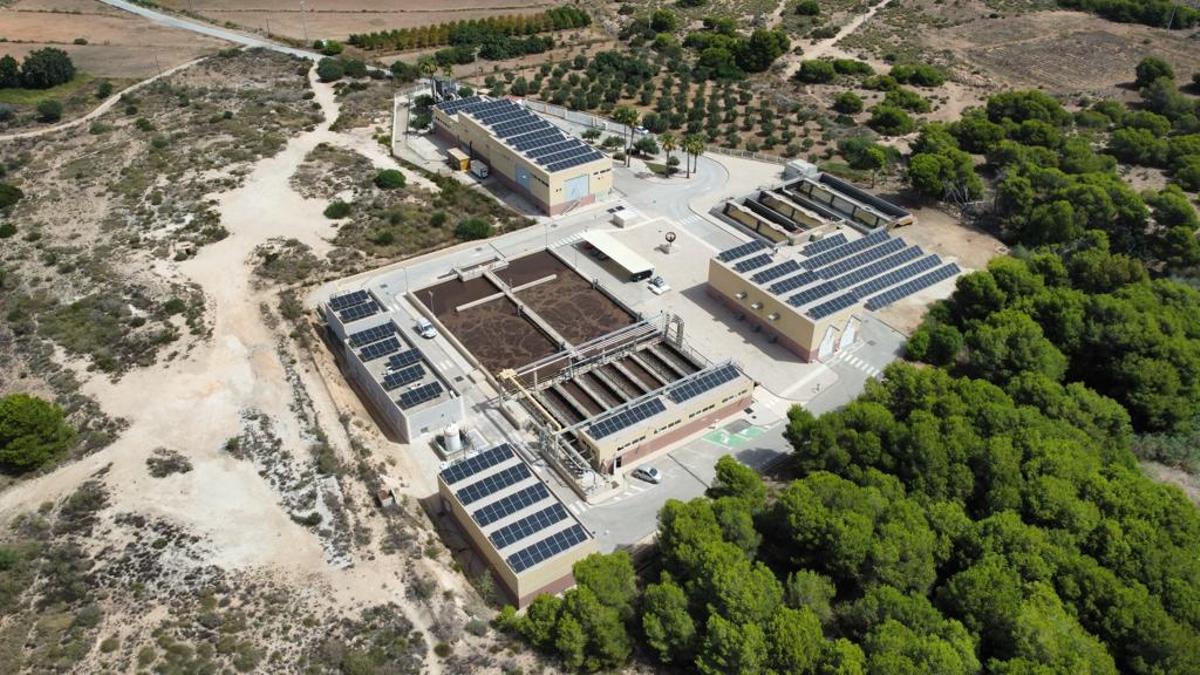 La EDAR de Arenales con las nuevas placas solares ya instaladas