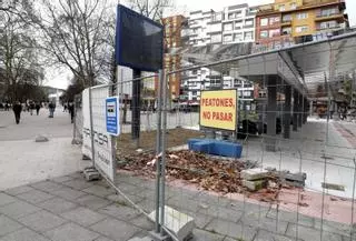 La "marquesinona" de Las Meanas: caos, retrasos y paradas que disgustan a los usuarios