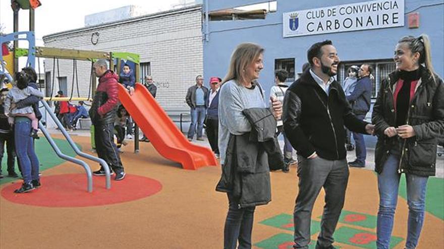 Renuevan la zona de juego infantil del principal parque del Carbonaire de la Vall