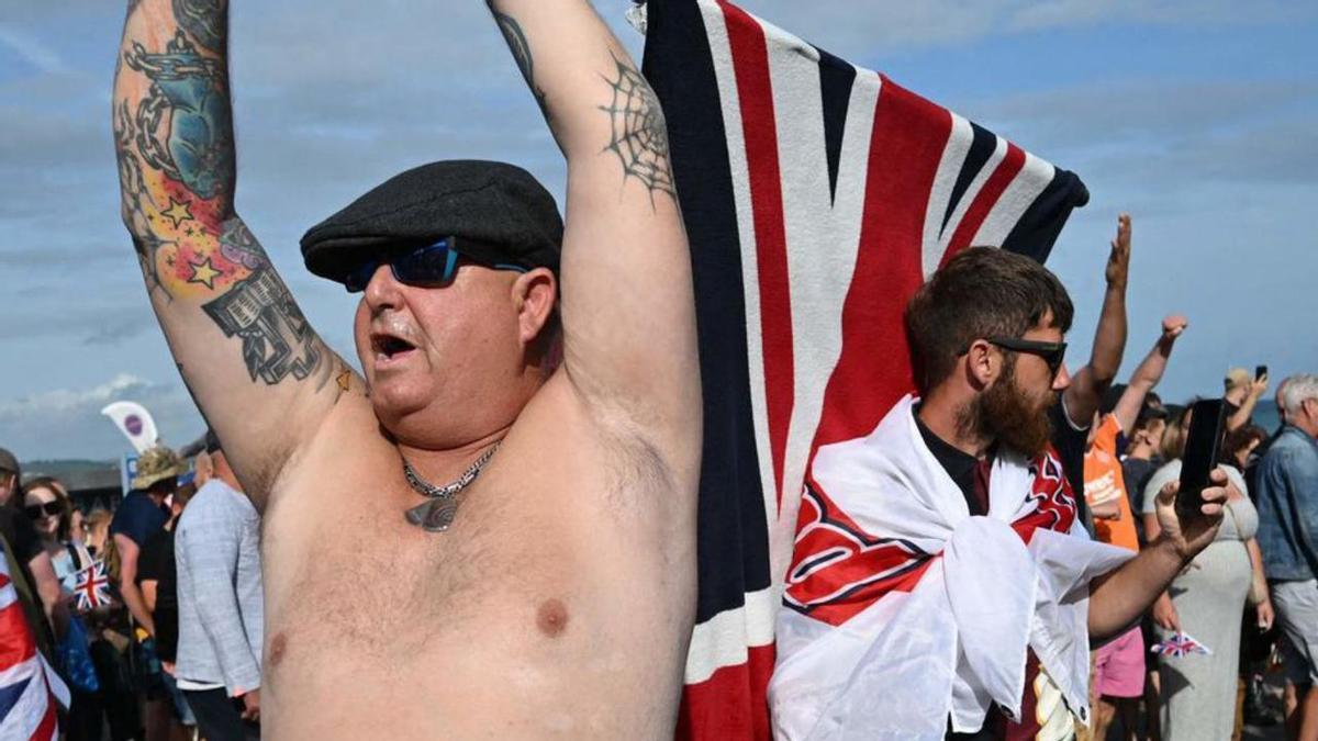 Manifestació en contra dels immigrants a Weymouth. | JUSTIN TALLIS / AFP