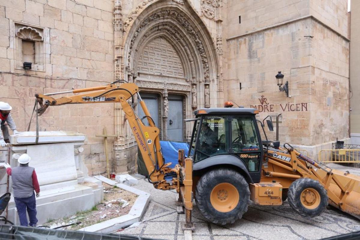 Retoman los trabajos para retirar la Cruz de los Caídos de Callosa de Segura