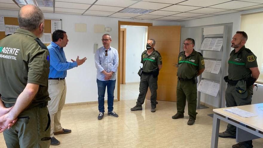 Un momento de la reunión con los agentes medioambientales