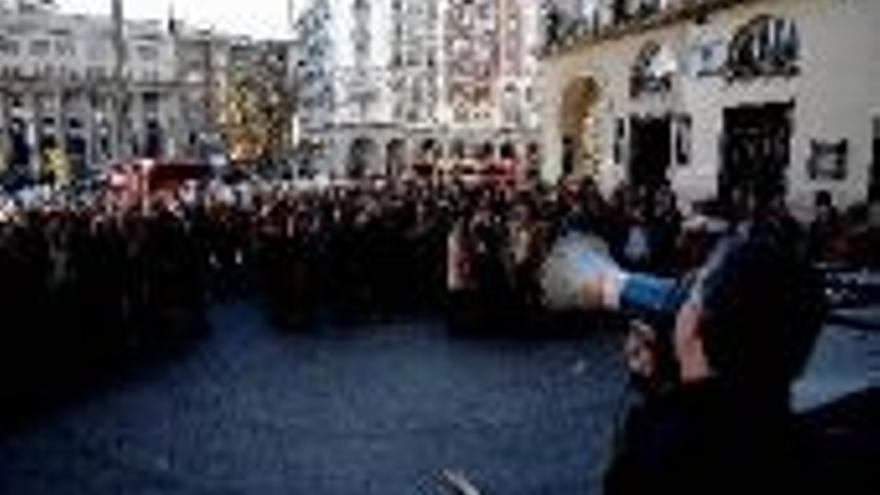 Concentración en Zaragoza contra los despidos en GM