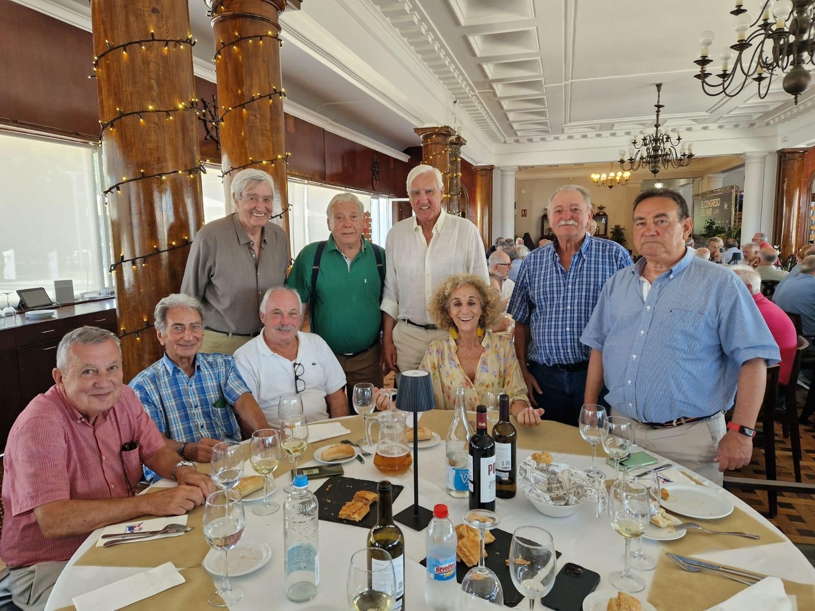 Risas y anécdotas en la comida anual de «A Morriña de Pescanova»