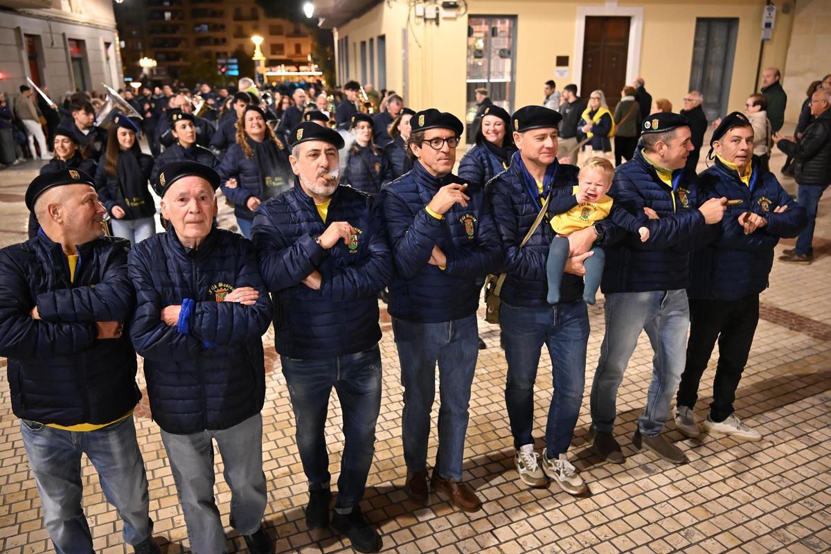 Los Moros y Cristianos desfilan por las calles de Elche en la Entraeta del Mig Any Los Moros y Cristianos desfilan por las calles de Elche en la Entraeta del Mig Any