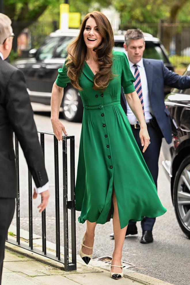Kate Middleton con vestido verde de Suzannah