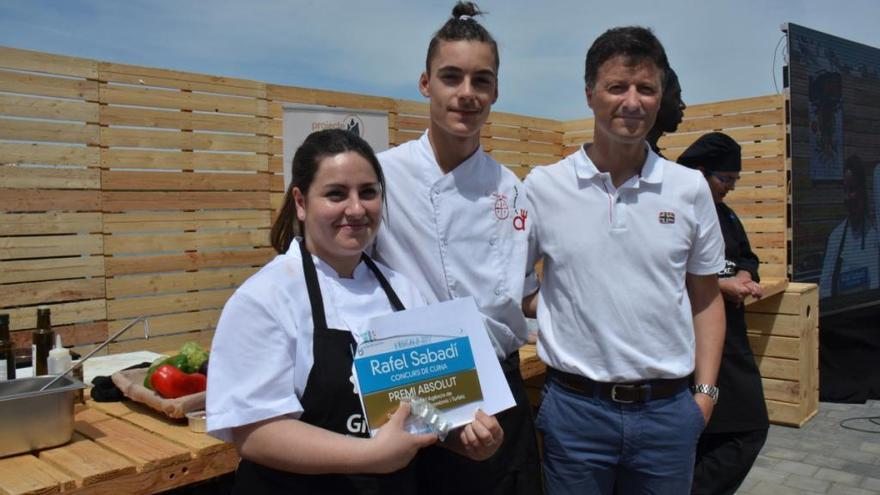 L&#039;alcalde de l&#039;Escala, Víctor Puga, amb els guanyadors