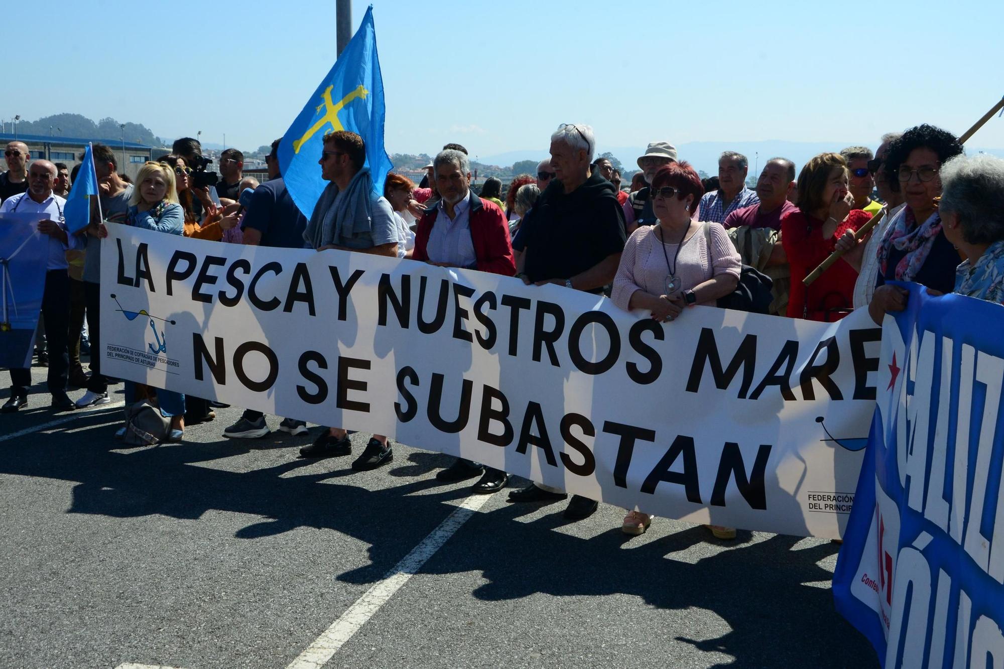 El sector del mar de Galicia y Asturias se une contra la eólica marina