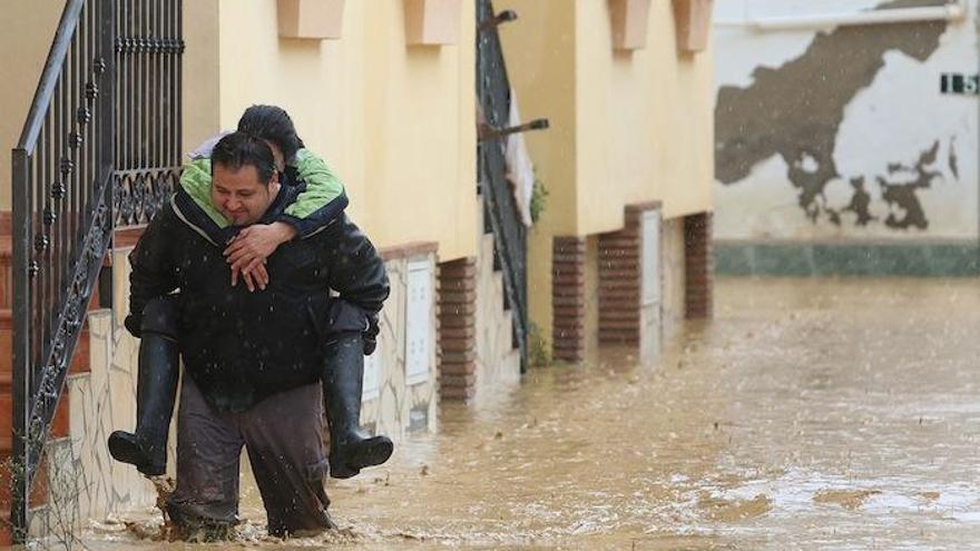 La tromba de agua provocó importantes daños materiales en la provincia.