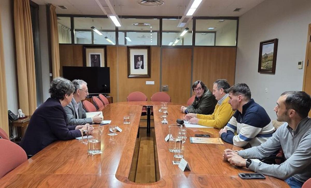 El delegado del Gobierno recibe a las organizaciones agrarias APAG Extremadura Asaja, Asaja Cáceres y UPA-UCE Extremadura.