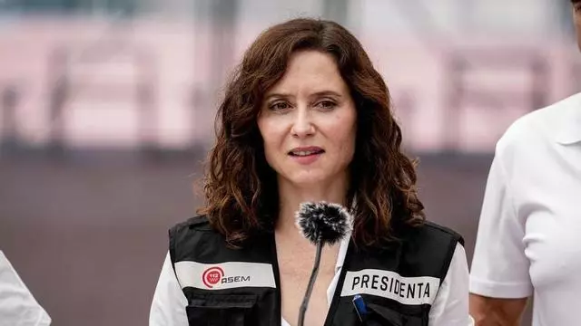 Ayuso afirma que la política de Sánchez en "inmigración descontrolada ataca también a la UE" y lamenta el trato a Italia