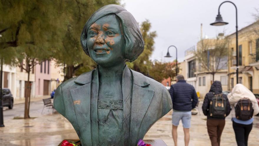 El busto de Aurora Picornell erigido en el Molinar ha vuelto a ser ultrajado.