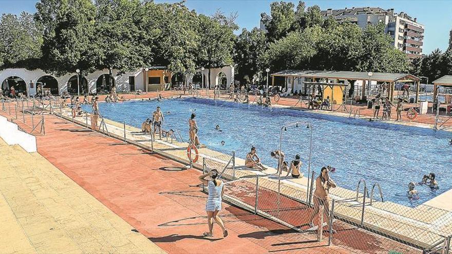 Las piscinas tendrán limitado el aforo este verano para garantizar 2 metros de distancia entre bañistas