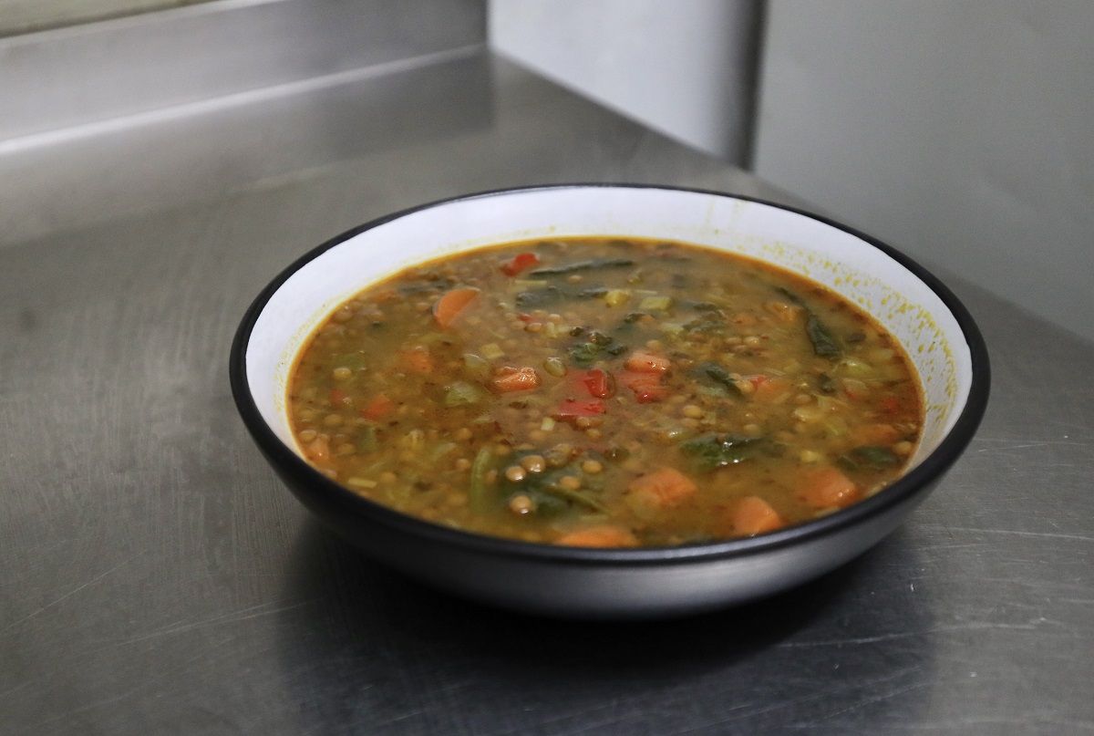 En imágenes | De todos, el bar del centro de Zaragoza que triunfa con comida casera para llevar a buen precio