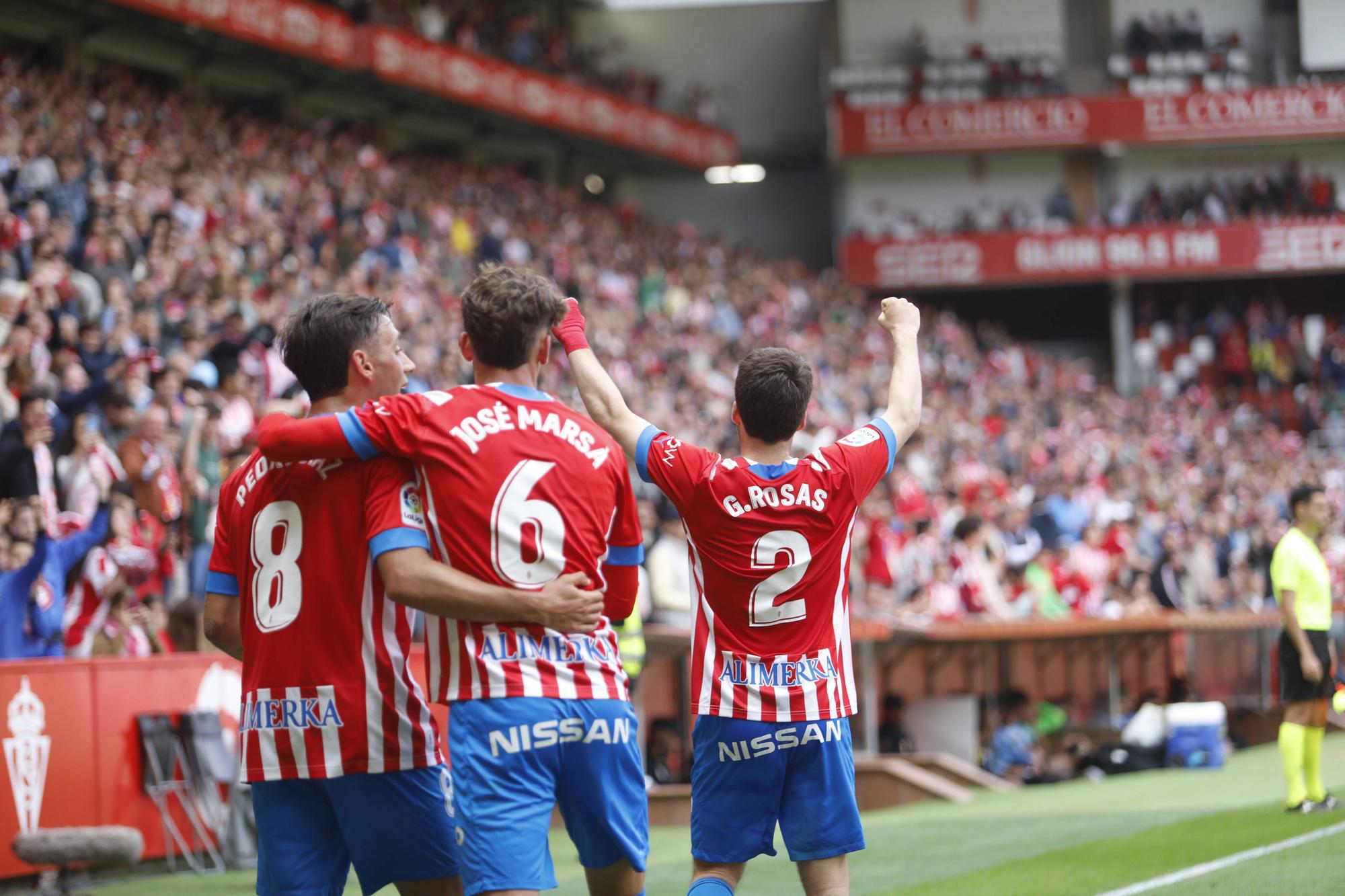 EN IMÁGENES: El Sporting vence al Lugo en El Molinón con un gran ambiente