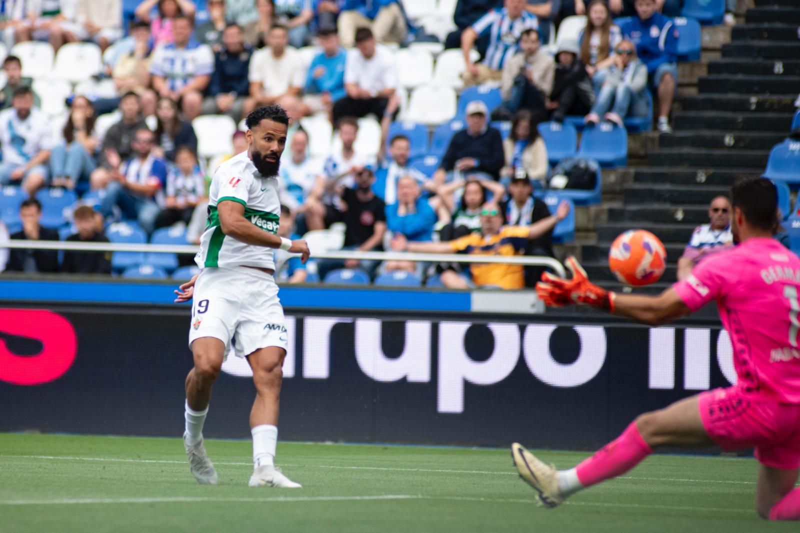 El Elche manda en el campo y en el marcador