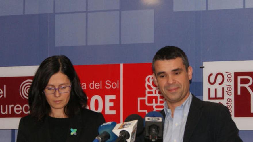 Los socialistas Isabel Pérez y José Bernal.