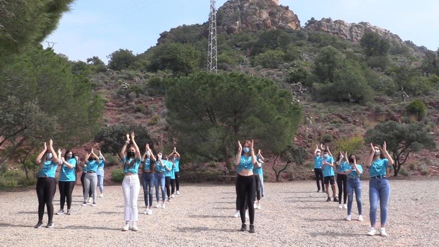 El vídeo s&#039;ha dut a terme en diferents ubicacions.