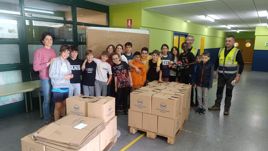 El colegio La Fresneda entrega 350 kilos de productos al Banco de Alimentos de Asturias