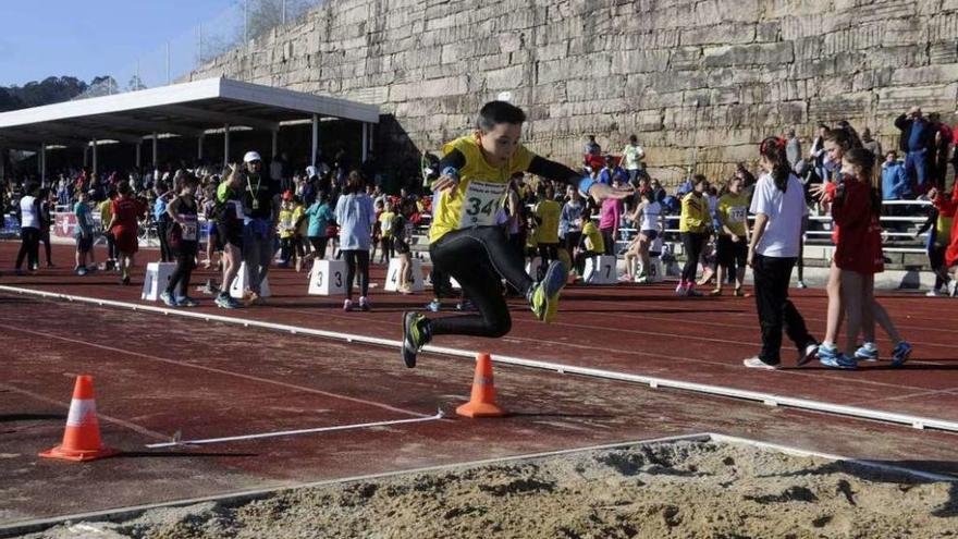 En Fontecarmoa participaron más de 400 niños en el Cidade de Vilagarcía. // Noé Parga