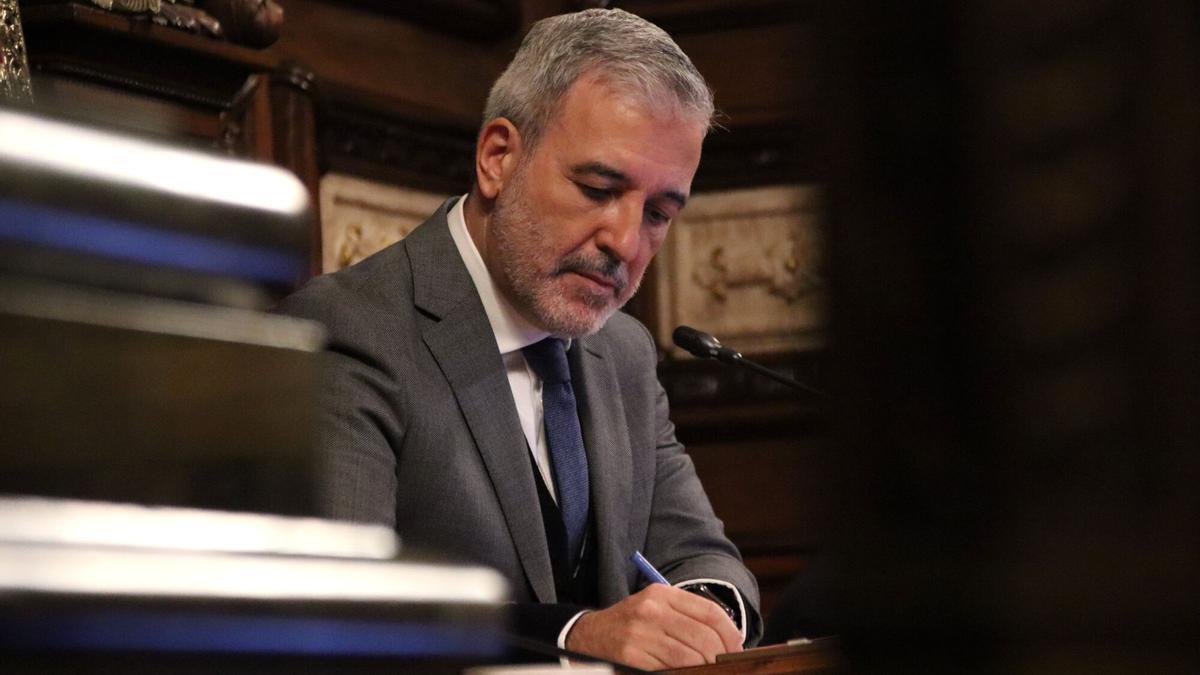 El alcalde de Barcelona, Jaume Collboni, en el pleno extraordinario de este miércoles.