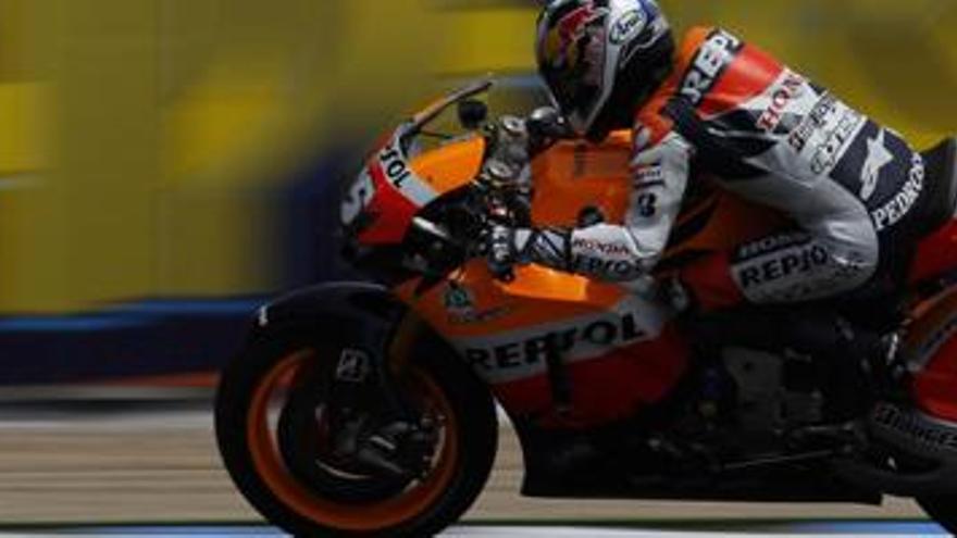 Lorenzo y Pedrosa dominan en los libres de Jerez