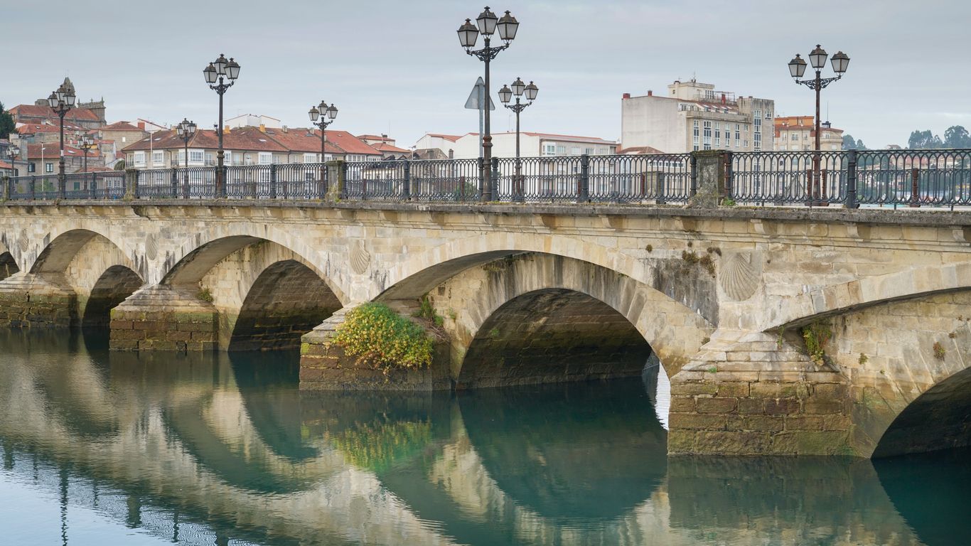 Un pueblo termal en el corazón del Camino de Santiago.
