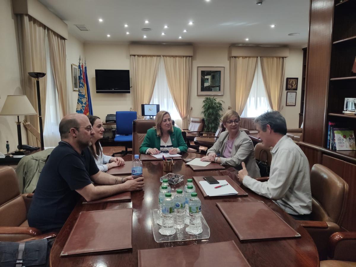 Reunión reciente entre ediles del PSOE de Santa Pola con la subdelegada del Gobierno, Araceli Poblador, y representantes de la Dirección General de Carreteras