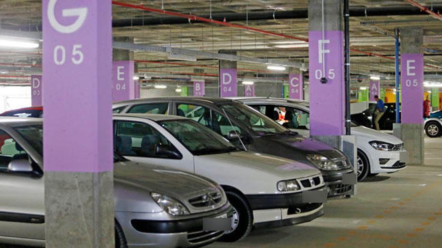 El parking del nuevo hospital de Vigo. // Marta G. Brea