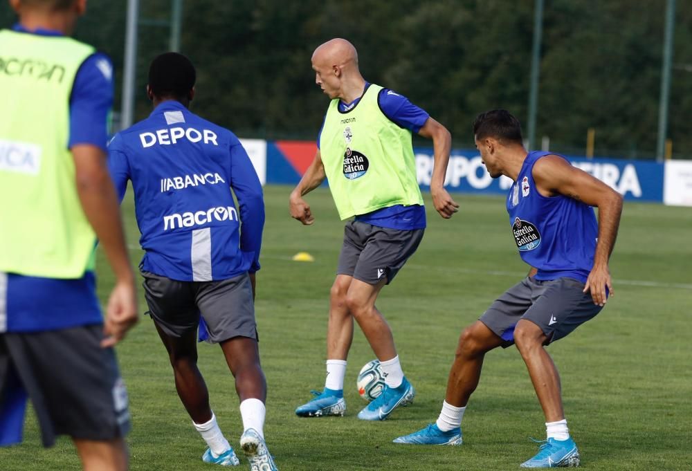 El Deportivo comienza a preparar el partido del domingo contra el Sporting en el Molinón tras la derrota del pasado sábado contra el Albacete en Riazor.