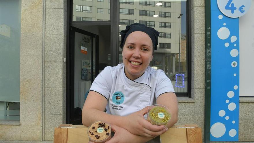 La pastelera que revoluciona A Coruña con sus tartas artesanales para Zara: "No tengo moldes, solo uso mis manos"