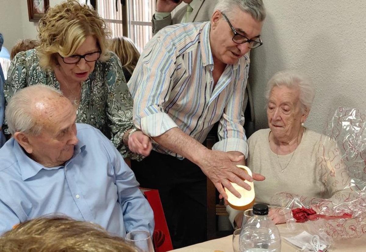 Comida de hermandad en el Restaurante Los Marinos. | SERVICIO ESPECIAL