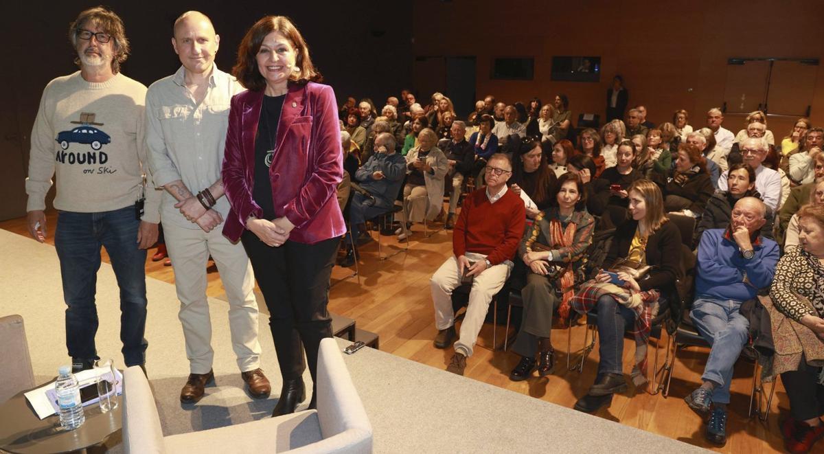 De izquierda a derecha, José Luis Fernández Sastre, Emiliano Bruner y Maribel del Pozo, ayer, en el salón de actos del MARCO.
