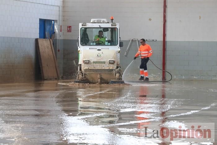 Limpian Los Alcázares tras las fuertes lluvias de los últimos días