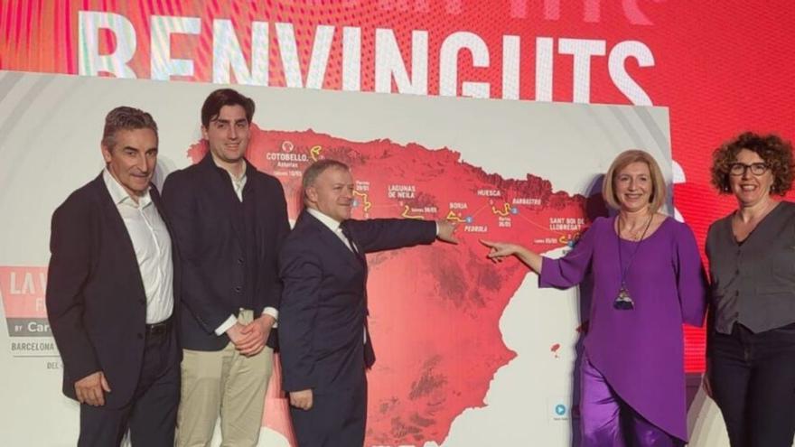 Manuela Berges, Maite Furriel y Fernando Escartín, director de la ronda española, entre otros asistentes a la presentación.
