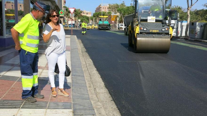 Santa Lucía mejora el asfalto de las principales calles del centro urbano