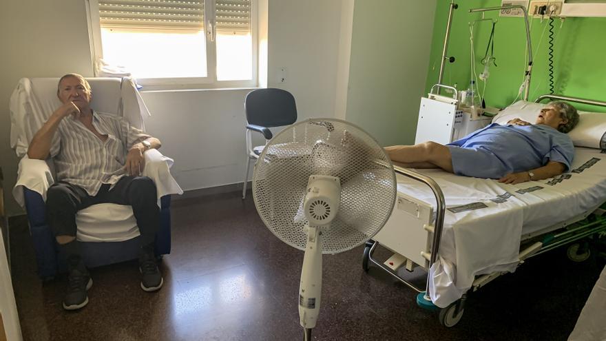 Ventiladores en el Hospital de Alicante en plena ola de calor por problemas con el aire acondicionado